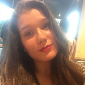 Meet your Posher, Alicia